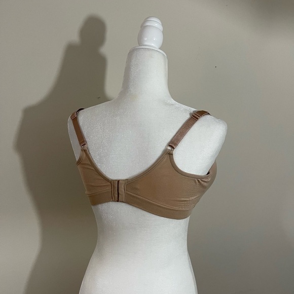 Hanes sz 2 XL bra in a caramel color with a lace accent on the bust line - Picture 7 of 10